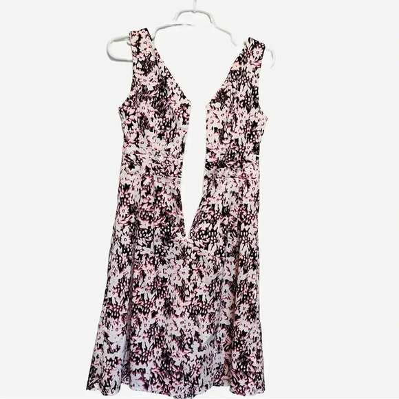 Nanette Lepore White Black Pink Abstract Floral Sheath Dress Pleated Size 2 NWOT - Picture 3 of 8